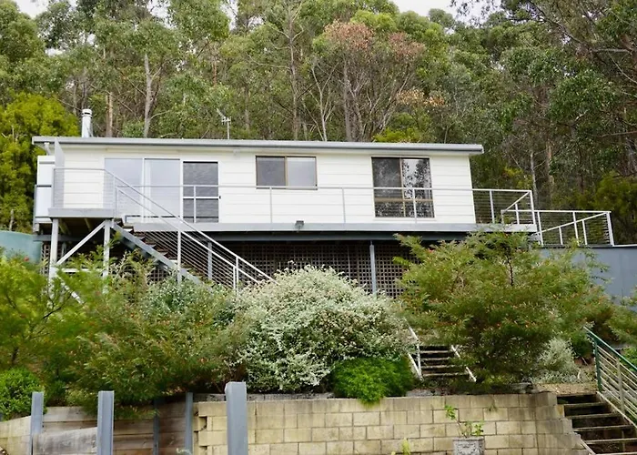 High View House - Views Over Pirates Bay
