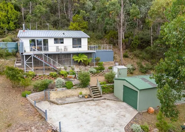 High View House - Views Over Pirates Bay